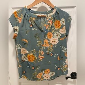 Floral print short-sleeve blouse